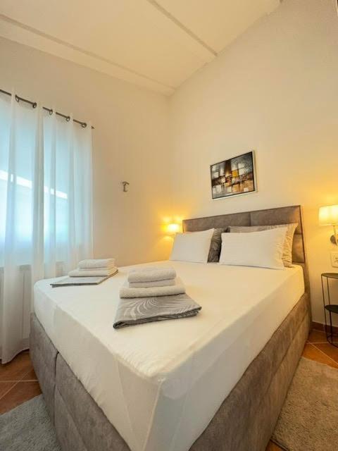 Apartments Peric Елса Экстерьер фото